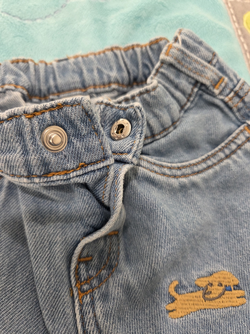 H&M Light Blue Denim Jeans with Dog Patches - Picture 3 of 7